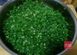 Illustration of how to make cowpea filling dumplings 11