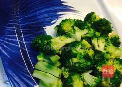 Illustration of how to make steamed water chestnut chicken cake 15