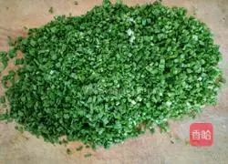 Illustration of how to make chive vermicelli buns 7