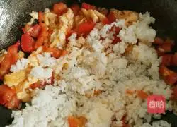 Illustration of how to make tomato and egg fried rice 8