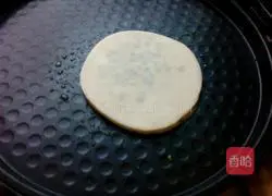 Illustration of how to make dumpling skin scallion pancakes 5