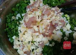 Illustration of how to make leek, egg and shrimp dumplings 5