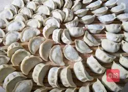 Illustration of how to make mountain leek and egg dumplings 17