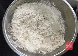 Illustration of how to make handmade whole wheat steamed buns 1