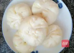Illustration of how to make pickled cabbage buns 14