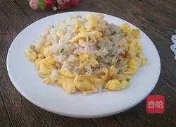 Illustration of how to make green onion and egg fried rice 9