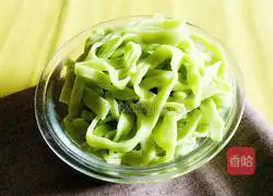 Illustration of how to make celery and egg noodles 12