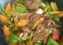 Home-style stir-fry Illustration of how to make steamed pig heart cake 4