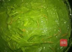 Illustration of how to make spinach double silk pancake 4