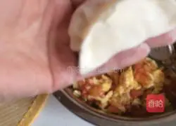 Illustration of how to make tomato and egg dumplings 9