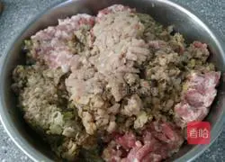 Fresh Illustration of how to make fragrant dumpling fillings 1