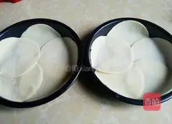 Illustration of how to make dumpling skin pizza 3