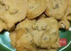 Egg white walnut crisp Illustration of how to make cakes 9