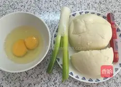 Illustration of how to make fried steamed bun slices 1