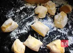 Illustration of how to make pumpkin, pork and vermicelli buns 8