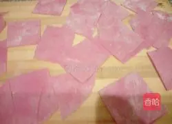 Illustration of how to make colorful wontons 13