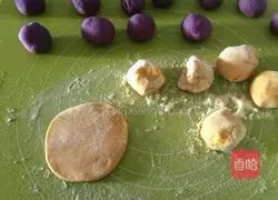 Illustration of How to Make Smiling Steamed Buns 6