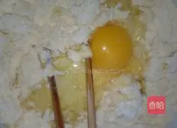 Illustration of how to make celery leaf ham pancakes 3