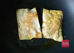 Illustration of how to make wonton and preserved egg patties 8