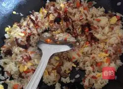 Illustration of how to make colorful fried rice 7
