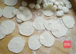 Illustration of how to make red meat dumplings 8