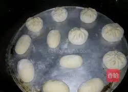 Illustration of how to make cabbage and potato buns 4