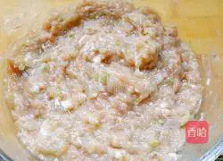 Illustration of how to make three fresh shrimp wontons 8