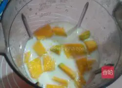 Illustration of how to make pumpkin milk-flavored steamed buns 3