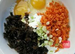 Illustration of how to make carrot and fungus egg cake 4