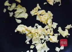 Illustration of how to make shrimp and egg fried rice 7