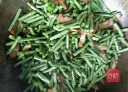 Illustration of how to make strips (mixed noodles) 8