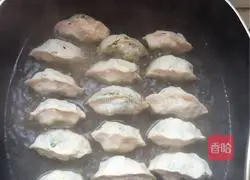 Illustration of how to make broccoli stuffed dumplings 8