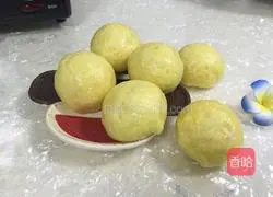 Illustration of how to make pumpkin milk steamed buns 16