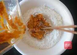 Illustration of how to make pumpkin blossom steamed buns 7