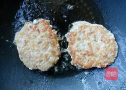 Illustration of how to make hamburger patties 5