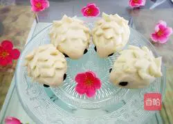 Illustration of how to make hedgehog milk-flavored steamed buns 10