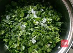 Chives Illustration of how to make vegetarian dumplings 2