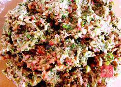 Illustration of how to make pork and celery dumplings 8