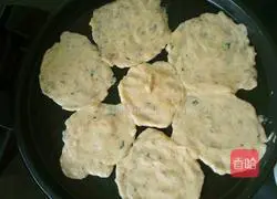 Golden Shrimp Cake Recipe Illustration 3