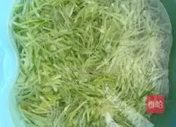 Illustration of making dumplings stuffed with shredded radish 4