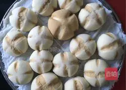 Illustration of how to make flowering steamed buns 7