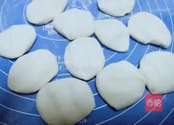 Illustration of how to make leek and egg dumplings 8