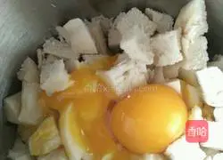 Illustration of how to make golden steamed buns 3