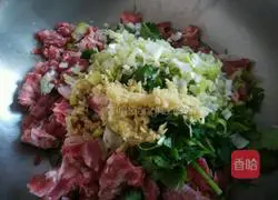 Illustration of how to make Jiaodong pork ribs buns 3