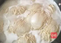 Mix with scallion oil Illustration of how to make noodles and poached eggs 2