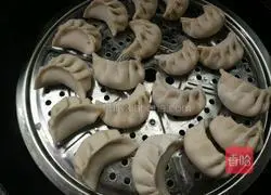 Illustration of how to make reunion dumplings 12