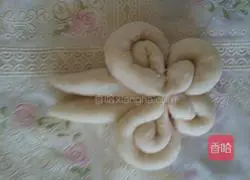 Illustration of how to make butterfly steamed buns 16
