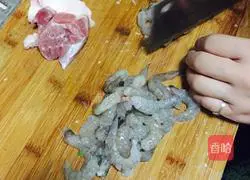 Illustration of how to make three fresh dumplings 1