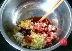 Illustration of how to make beef and carrot stuffed buns 4