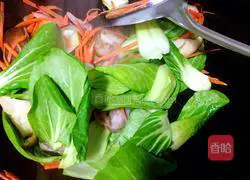 Illustration of how to make mixed vegetable fried rice 7